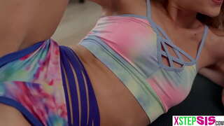 Små steg syster och hennes snäva vän hade stepbro få en oväntad boner för dem