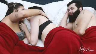 Menage com anal e gozada na cara das duas amiguinhas. (толық veja жоқ желі)