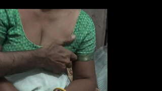 Trinn mamma med henne kåt sønn dele enkeltseng