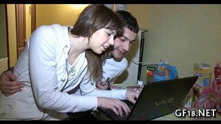 Reka-titiro taiohi ataahua e pakeke 10-tukituki