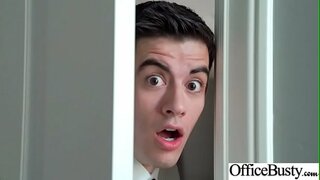 Slampa Meitene (Dimanta Jackson) Ar Apaļu lielām Krūtīm Saņemt Pavirši Office vid-09