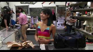 Nagi amator staje się dłuższy