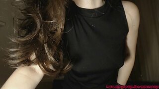 Laptele se scurge prin rochia mea