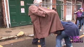 Sħun Sess Laqat Il-Toroq Għall-Żibeġ Fil-New Orleans