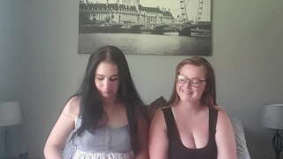 μικρό vs μεγάλα βυζιά κάπνισμα τσιγάρων